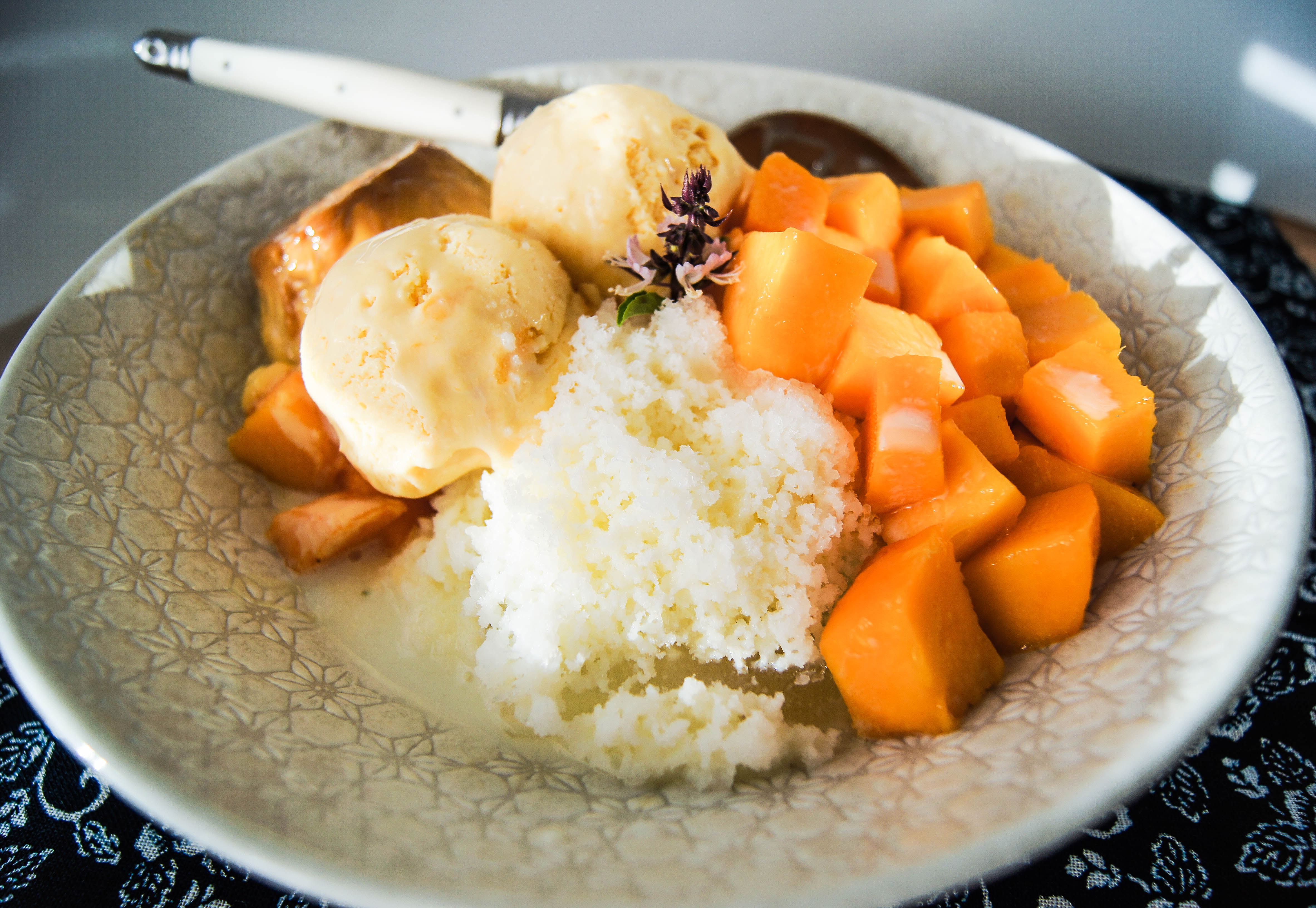Mango with Snowflakes Ice