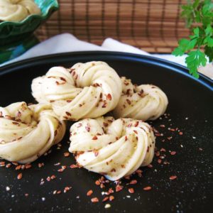 Steamed Flower Roll with Linseed