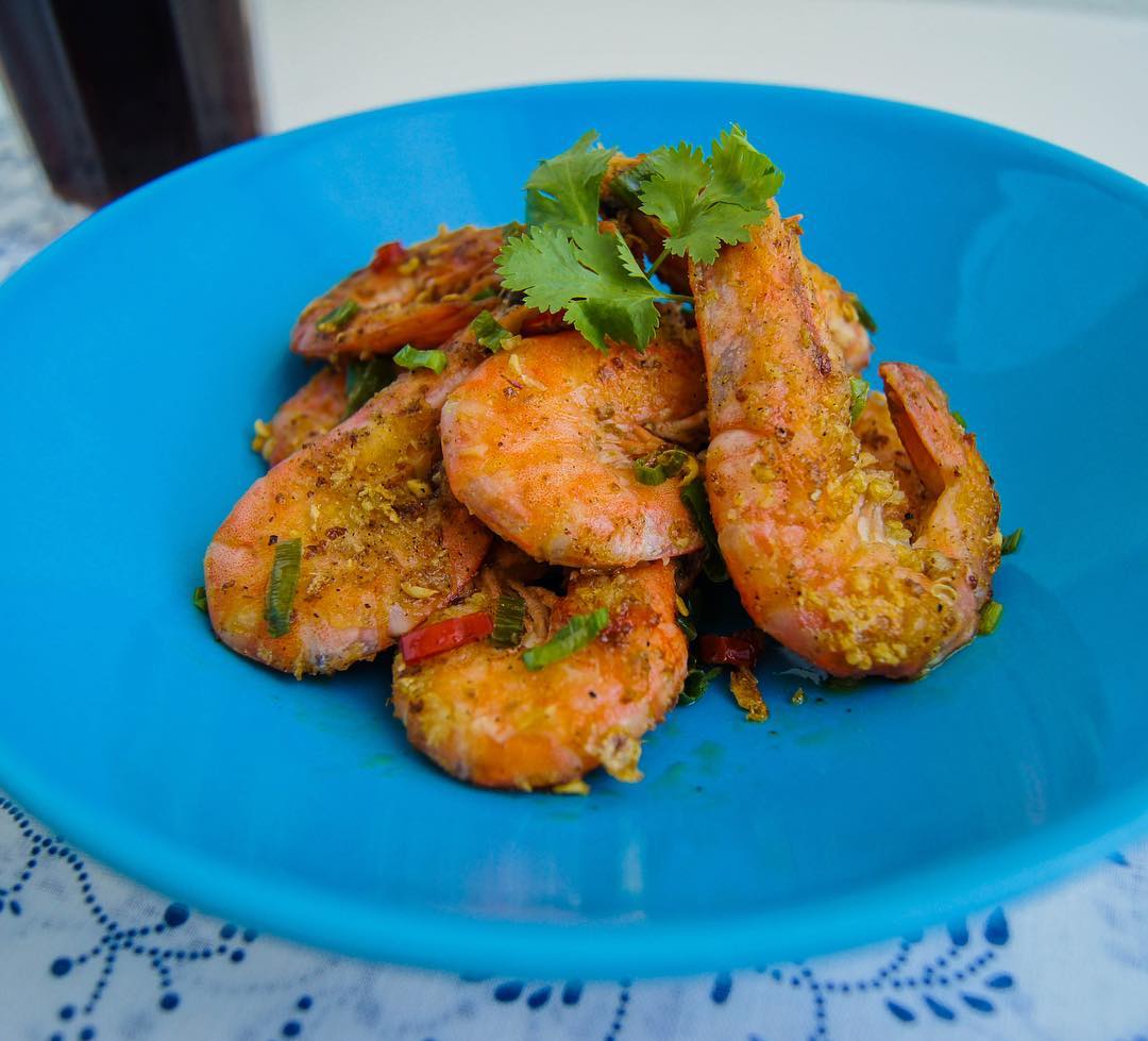 Fried Pepper Prawns with Minced Garlic 