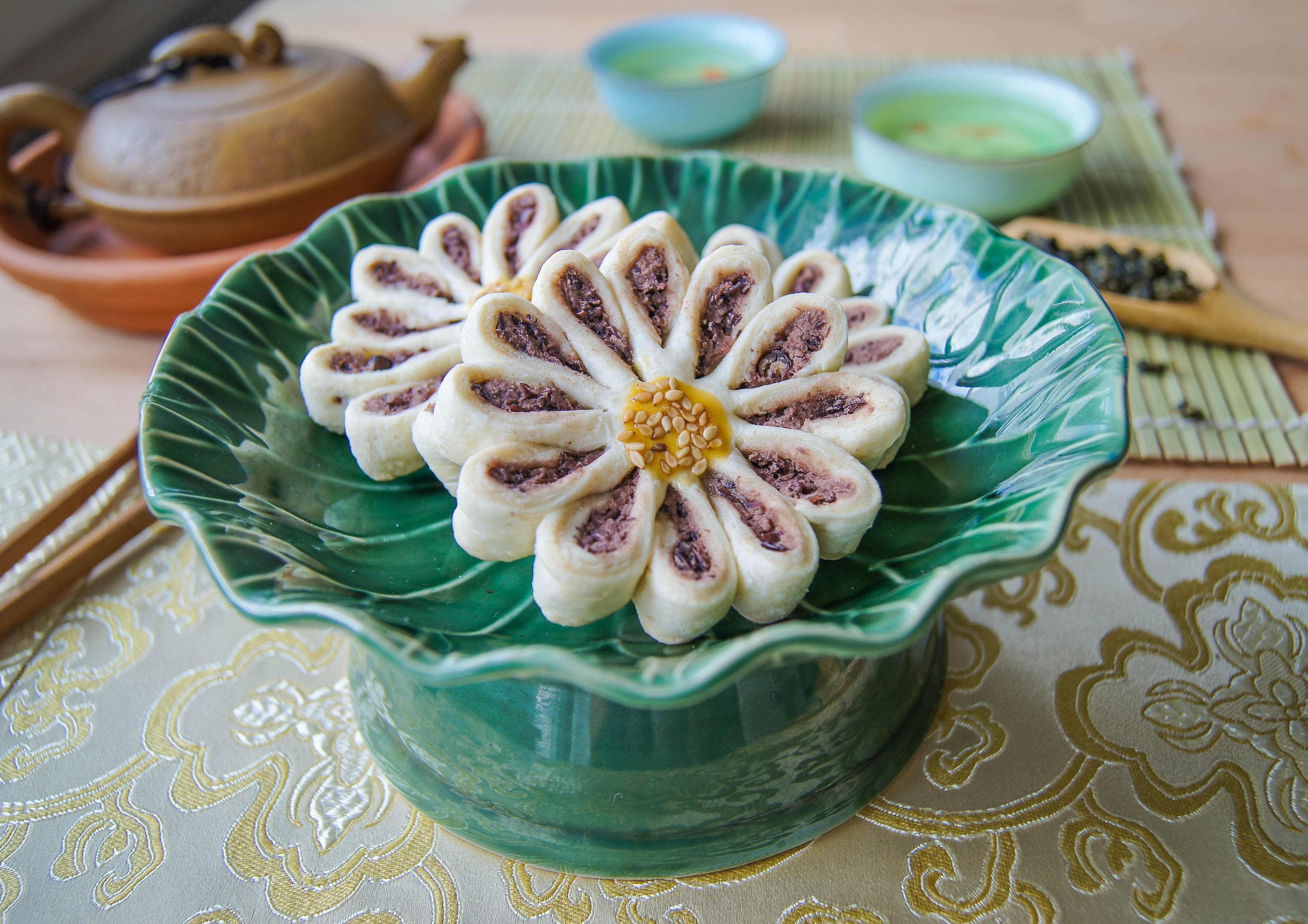 Chrysanthemum Shaped Pastry 
